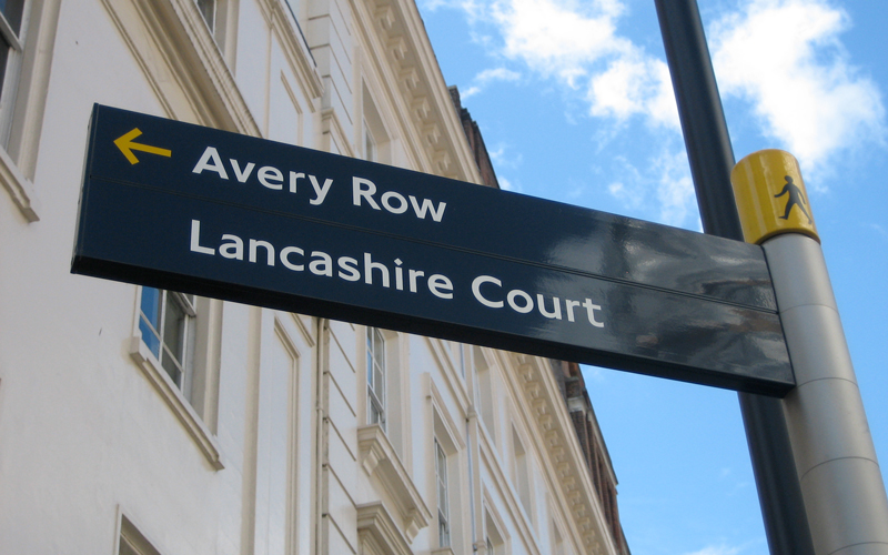 Legible London fingerpost