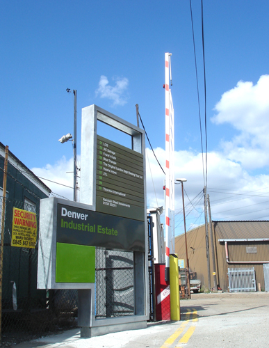 London Riverside gateway signage