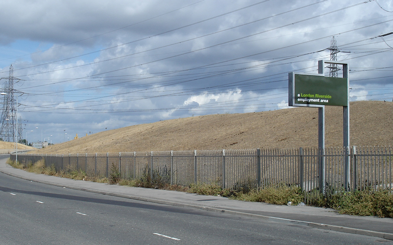 London Riverside gateway signage